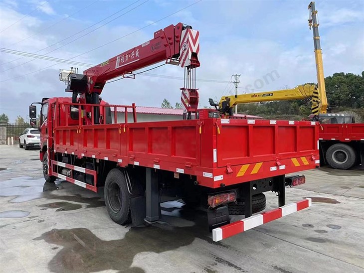 Dongfeng D1 8T Crane Truck